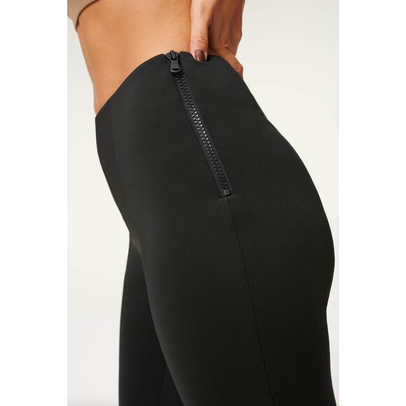 GOOD AMERICAN Scuba Flare Pants Black Sz 5 / 2X {3X34} - Picture 2 of 7